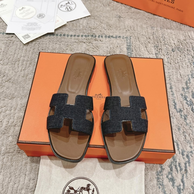 H**mes slippers